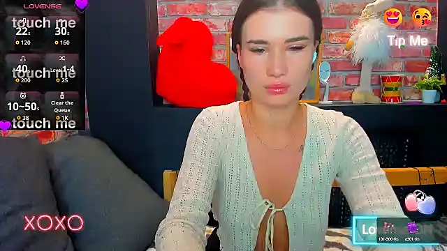 Snapshot of UrJoyy chatting on 10-08-25, 06:59 UrJoyy online show from 10-08-25, 06:59