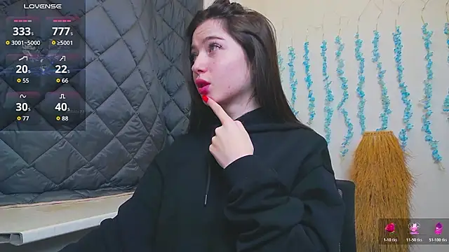 Luxuryalma online show from 03-20-26, 06:47