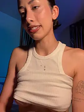 Sophiehii online show from 03-26-26, 02:04