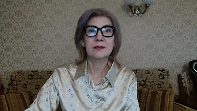 Snapshot of Elegant00Lady chatting on 09-30-25, 12:00 Elegant00Lady online show from 09-30-25, 12:00