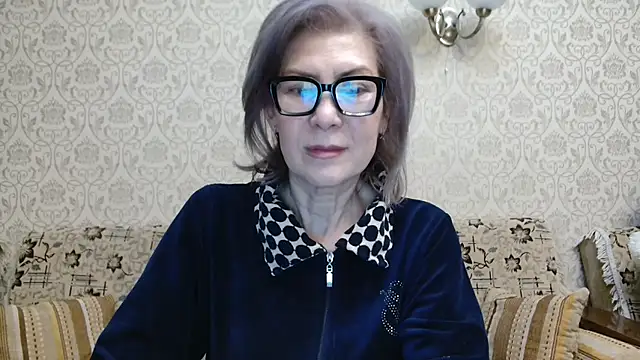 Snapshot of Elegant00Lady chatting on 10-15-25, 02:25 Elegant00Lady online show from 10-15-25, 02:25