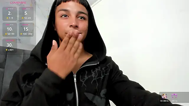 Snapshot of Seductivo_jr chatting on 02-15-26, 07:51 Seductivo jr online show from 02-15-26, 07:51