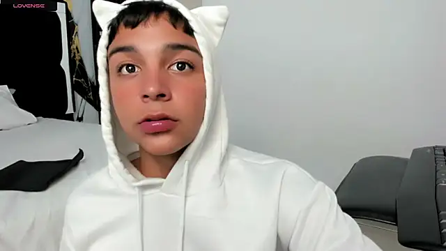 Seductivo jr online show from 05-17-26, 10:32