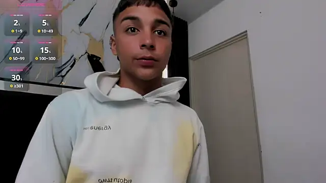 Snapshot of Seductivo_jr chatting on 02-19-26, 04:20 Seductivo jr online show from 02-19-26, 04:20