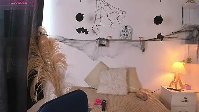 Abigail 29 online show from 10-27-25, 12:17