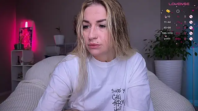 Snapshot of Tanya_Acid chatting on 10-16-25, 11:51 Tanya Acid online show from 10-16-25, 11:51