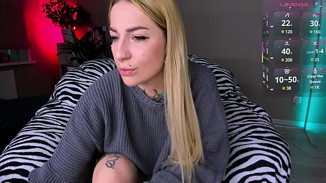 Snapshot of Tanya_Acid chatting on 02-21-25, 05:24 Tanya Acid online show from 02-21-25, 05:24
