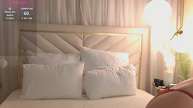 AmandaPirs online show from 10-24-25, 12:37