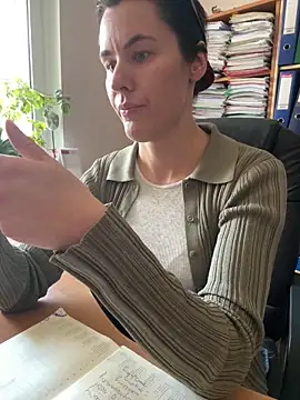 Snapshot of Sara_darling chatting on 03-19-25, 12:23 Sara darling online show from 03-19-25, 12:23