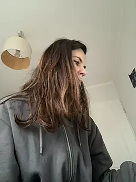 Snapshot of Sara_darling chatting on 12-09-24, 09:39 Sara darling online show from 12-09-24, 09:39