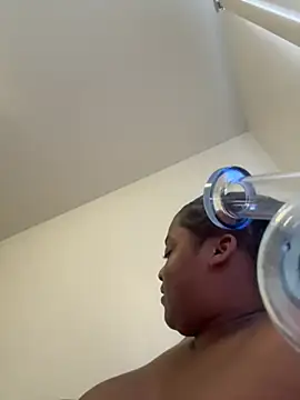 Prettynthick12 online show from 05-27-26, 01:07