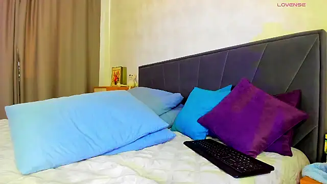 Snapshot of _Luna_Ly chatting on 03-02-25, 05:01  Luna Ly online show from 03-02-25, 05:01