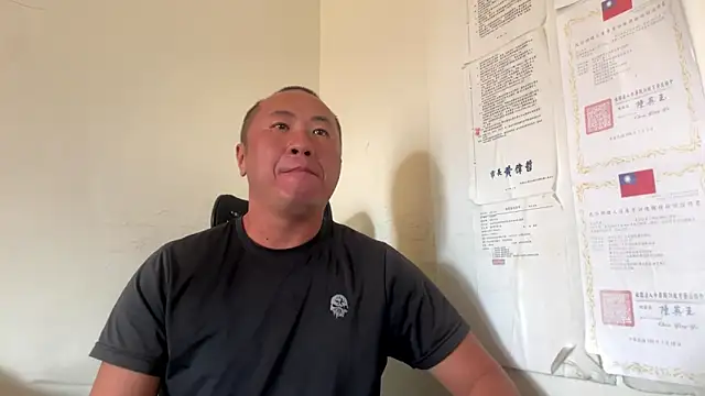 Snapshot of chih515 chatting on 11-04-25, 01:20 chih515 online show from 11-04-25, 01:20