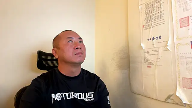 Snapshot of chih515 chatting on 01-08-26, 02:28 chih515 online show from 01-08-26, 02:28