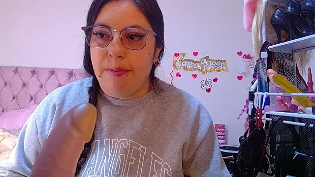 lanaqueen699 online show from 06-18-26, 12:21