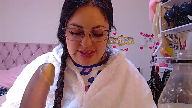 lanaqueen699 online show from 06-25-26, 12:32