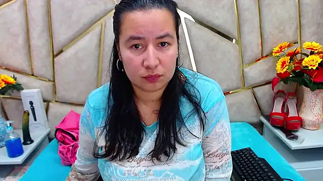 NaomyPrinces online show from 02-17-25, 01:11