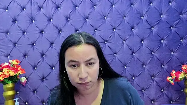 NaomyPrinces online show from 10-23-25, 02:05
