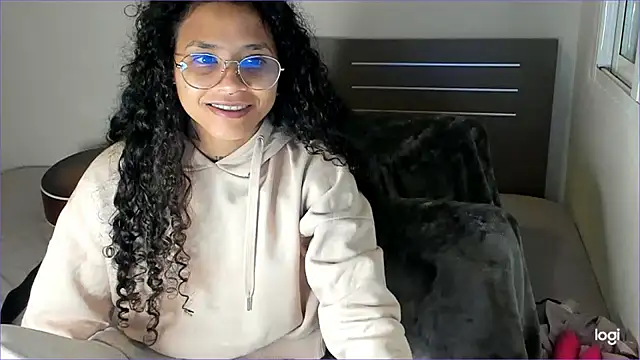 Snapshot of Ama_music chatting on 03-19-25, 08:23 Ama music online show from 03-19-25, 08:23