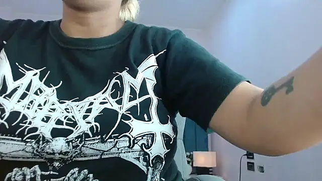Snapshot of april_bunnyy chatting on 07-10-26, 08:42 april bunnyy online show from 07-10-26, 08:42
