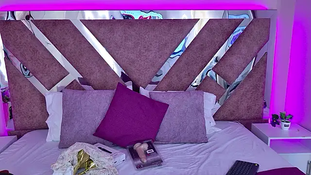 Larabrooks online show from 02-23-26, 07:47