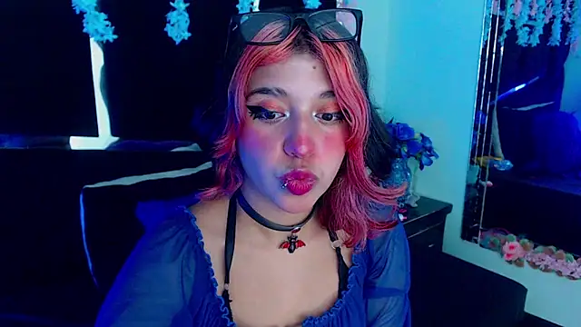 Snapshot of UnderBaby_ chatting on 01-17-25, 08:11 UnderBaby online show from 01-17-25, 08:11
