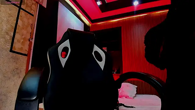 Melany Luv online show from 11-20-25, 09:04