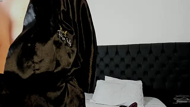 Melany Luv online show from 12-18-25, 09:18