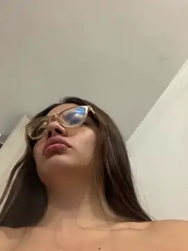 Snapshot of elettra_fioreee chatting on 03-23-25, 12:26 elettra fioreee online show from 03-23-25, 12:26