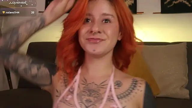 Snapshot of Daarlene chatting on 09-25-25, 10:43 Daarlene online show from 09-25-25, 10:43