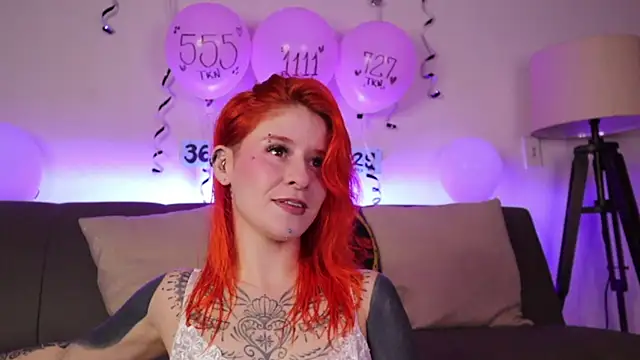 Snapshot of Daarlene chatting on 02-07-26, 02:41 Daarlene online show from 02-07-26, 02:41