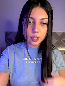 Snapshot of Maii_chan chatting on 12-17-25, 06:18 Maii chan online show from 12-17-25, 06:18