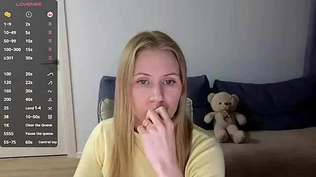 Snapshot of IsabelAllen chatting on 09-24-25, 07:09 IsabelAllen online show from 09-24-25, 07:09