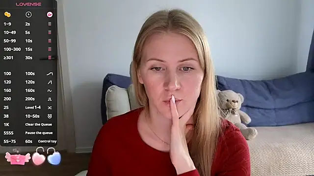 Snapshot of IsabelAllen chatting on 09-16-25, 11:44 IsabelAllen online show from 09-16-25, 11:44