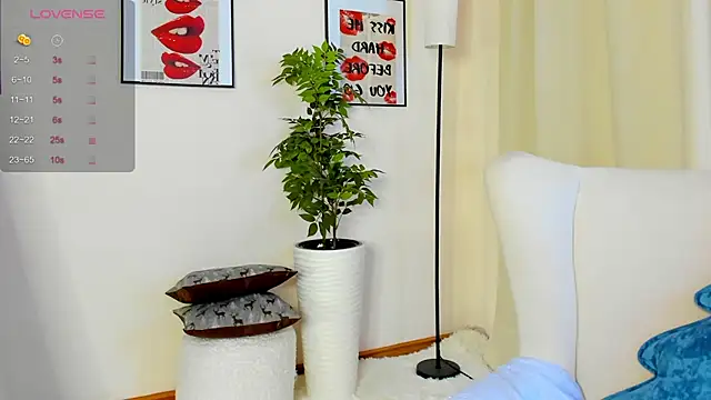 VanessaSmuth online show from 12-20-25, 02:25