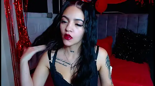 Snapshot of Violettasquirt chatting on 03-19-25, 09:37 Violettasquirt online show from 03-19-25, 09:37
