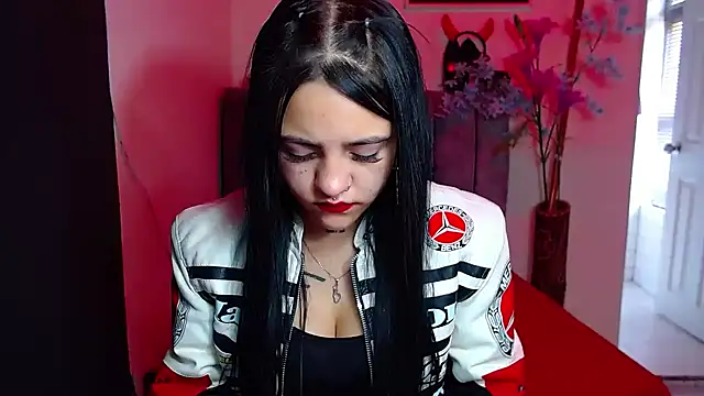 Snapshot of Violettasquirt chatting on 09-13-25, 01:33 Violettasquirt online show from 09-13-25, 01:33