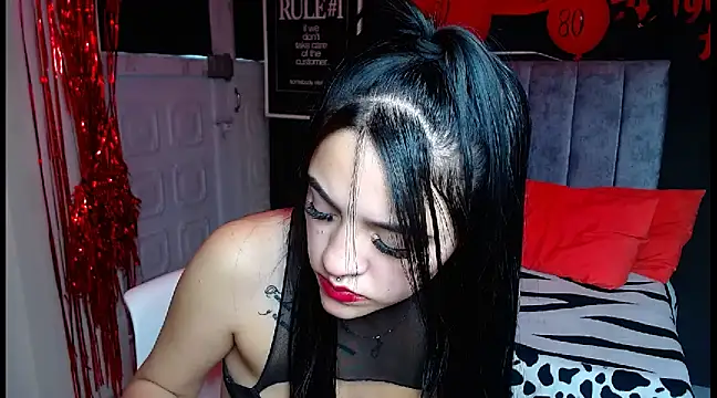 Snapshot of Violettasquirt chatting on 03-11-25, 06:41 Violettasquirt online show from 03-11-25, 06:41