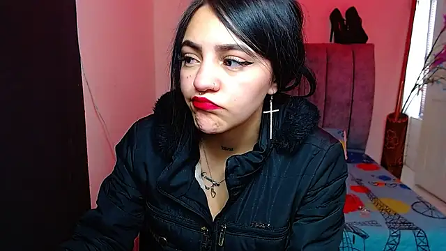 Snapshot of Violettasquirt chatting on 10-15-25, 01:41 Violettasquirt online show from 10-15-25, 01:41