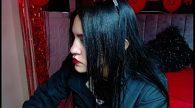 Snapshot of Violettasquirt chatting on 02-25-25, 02:37 Violettasquirt online show from 02-25-25, 02:37