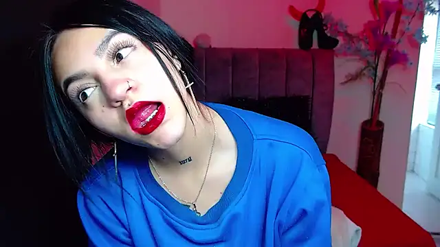 Snapshot of Violettasquirt chatting on 09-15-25, 02:06 Violettasquirt online show from 09-15-25, 02:06