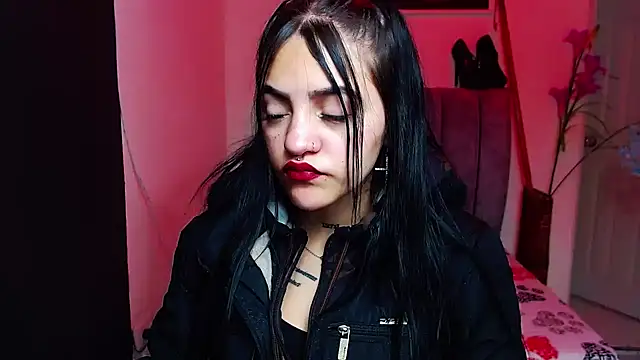 Snapshot of Violettasquirt chatting on 09-30-25, 01:28 Violettasquirt online show from 09-30-25, 01:28