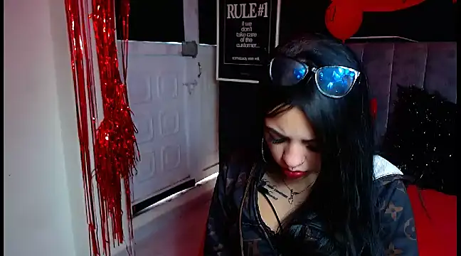 Snapshot of Violettasquirt chatting on 03-20-25, 03:14 Violettasquirt online show from 03-20-25, 03:14