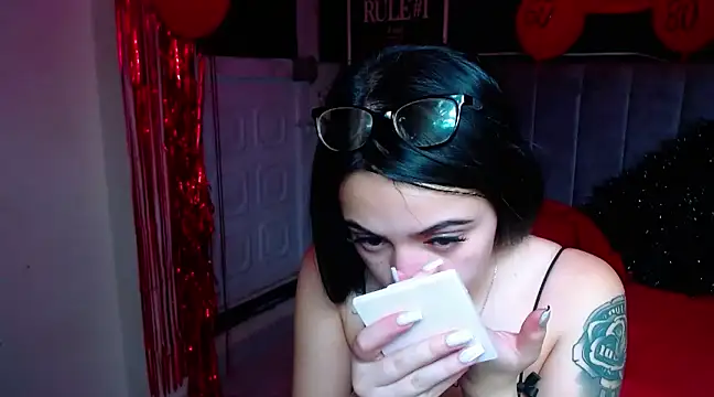 Snapshot of Violettasquirt chatting on 02-27-25, 09:25 Violettasquirt online show from 02-27-25, 09:25