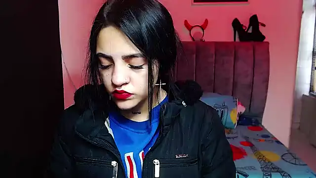 Snapshot of Violettasquirt chatting on 10-08-25, 01:23 Violettasquirt online show from 10-08-25, 01:23