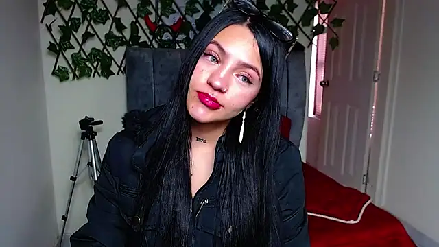 Violettasquirt online show from 05-25-26, 01:32