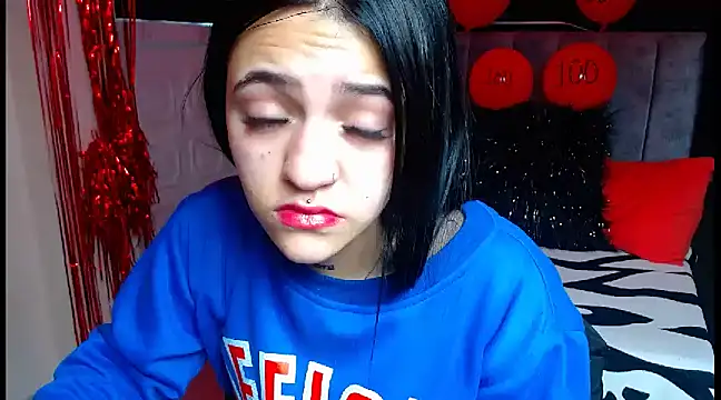 Snapshot of Violettasquirt chatting on 03-03-25, 03:32 Violettasquirt online show from 03-03-25, 03:32