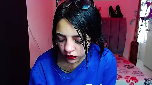 Snapshot of Violettasquirt chatting on 10-02-25, 01:36 Violettasquirt online show from 10-02-25, 01:36