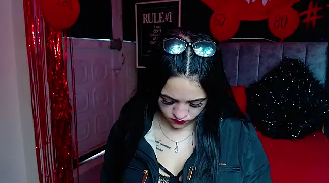 Snapshot of Violettasquirt chatting on 02-26-25, 04:05 Violettasquirt online show from 02-26-25, 04:05