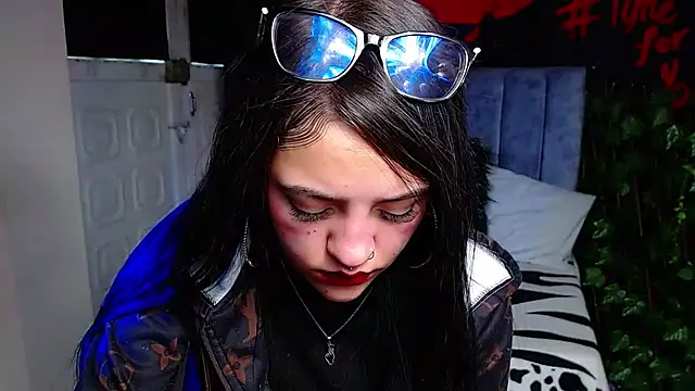 Violettasquirt online show from 04-27-26, 01:53